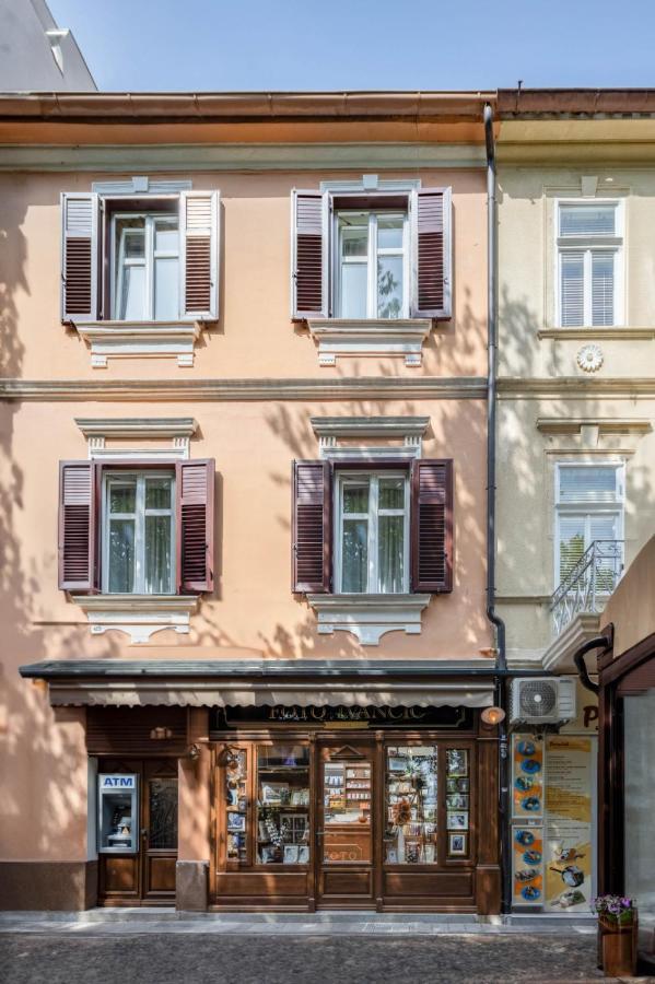 Photel Apartments Crikvenica Bagian luar foto